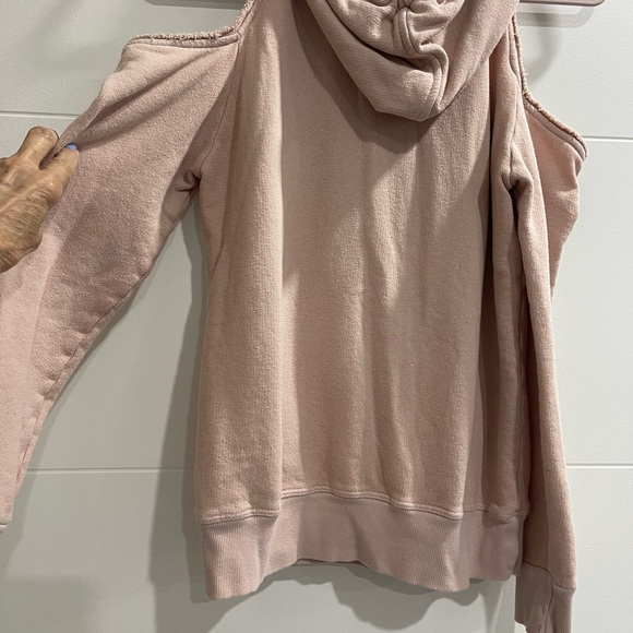 Small Hoodie in great condition cod shoulder - Picture 4 of 5